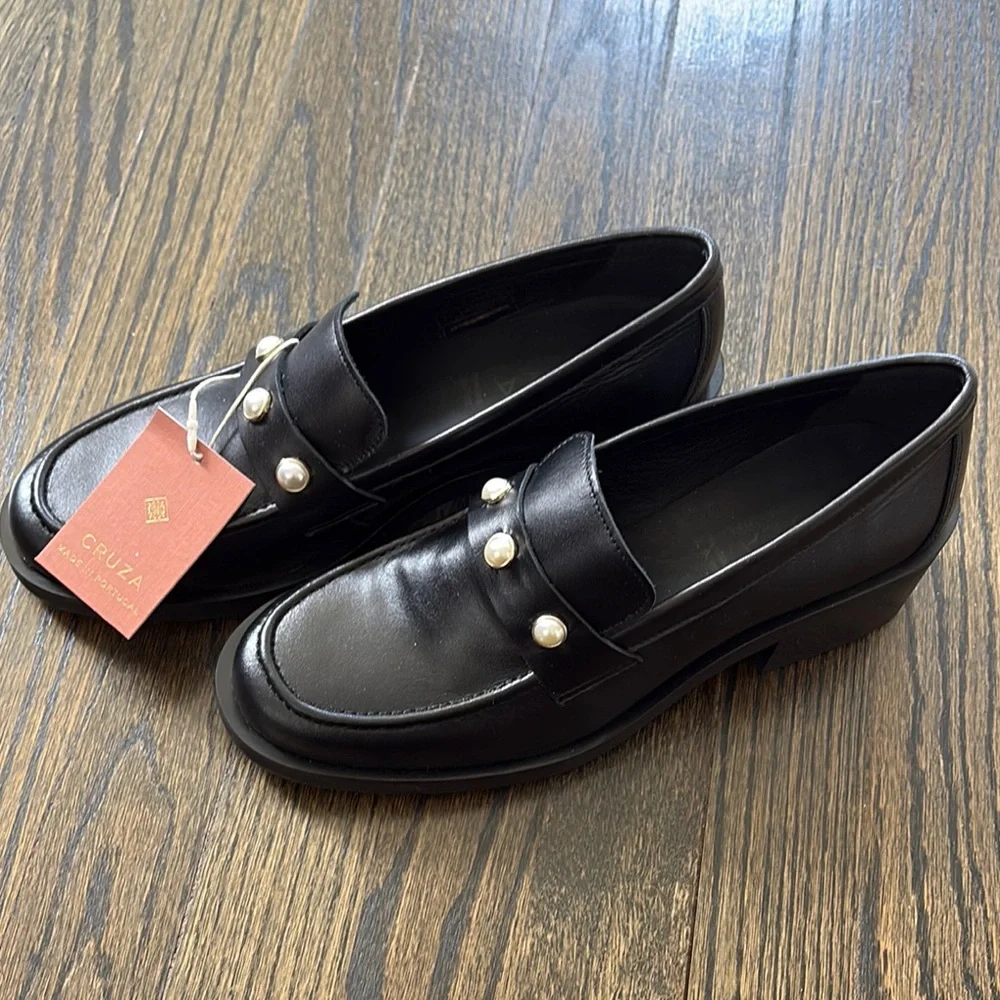 NWOB- Black Women's Leather Loafers with Pearl Detail by Cruza ( size 39) - Picture 3 of 8